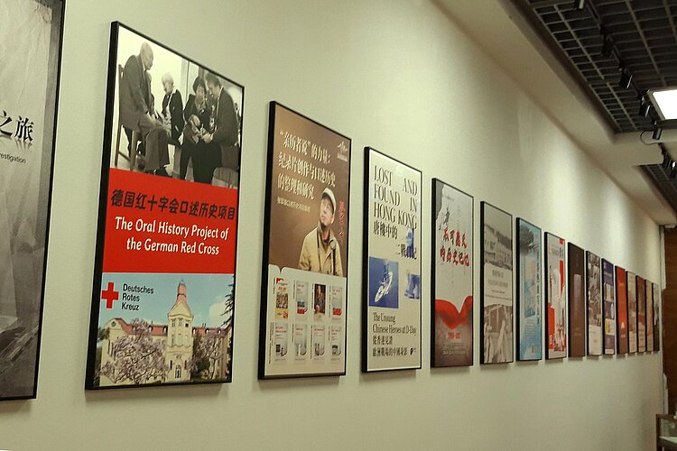 Plakate von Zeitzeugenprojekten