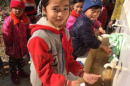Hilfe für Kinder in Vietnam: Vietnamesische Kinder erhalten eine Hygieneschulung