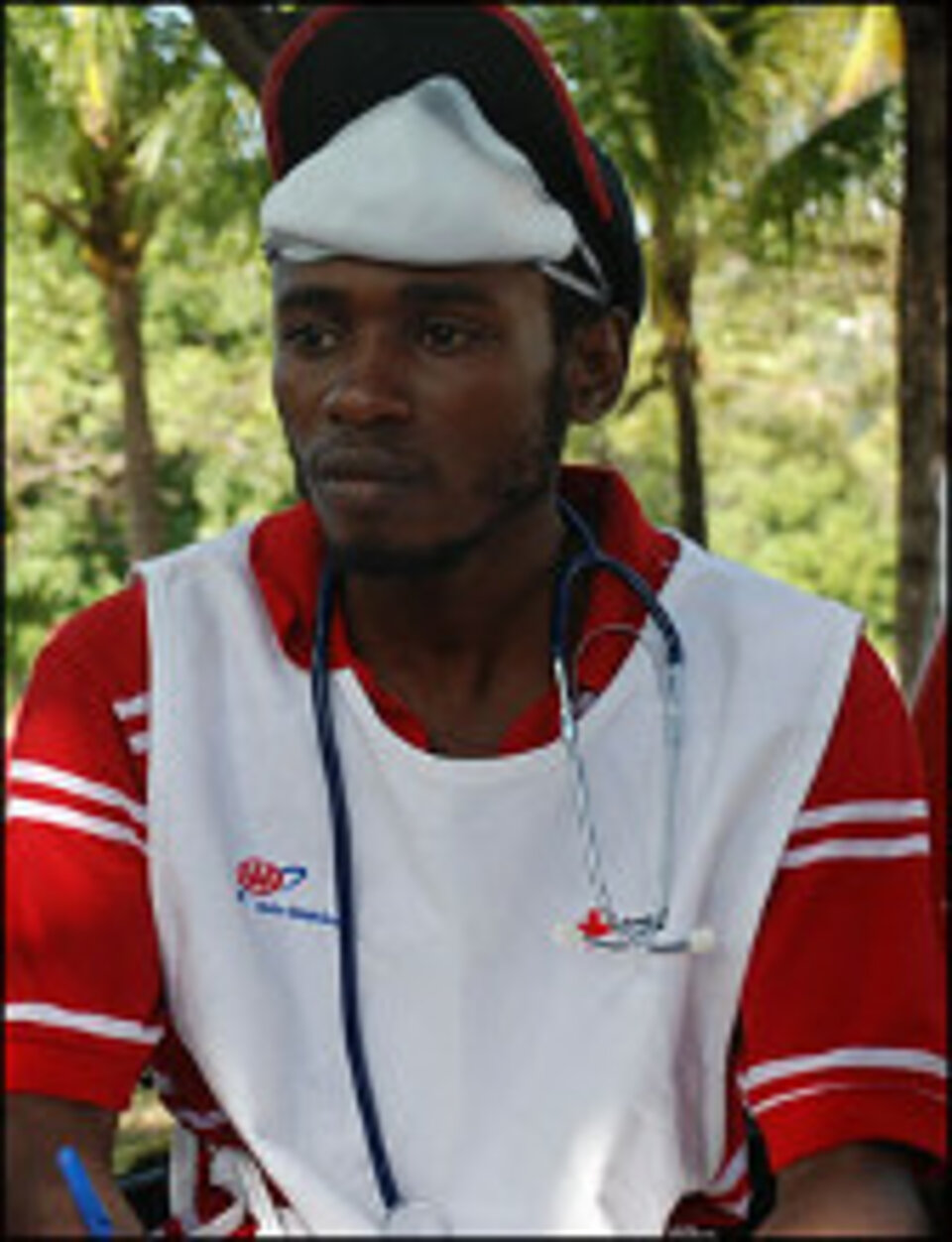 Portrait des haitianischen Rotkreuzhelfers Pluviose Louken
