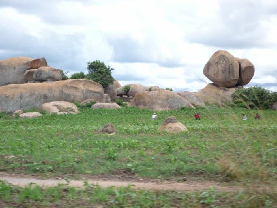 Foto: Felsige Landschaft bei Harare.