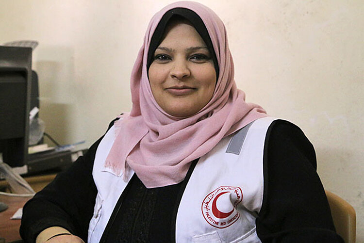 Foto: Portrait einer Helferin des Palästinensischen Roten Halbmonds