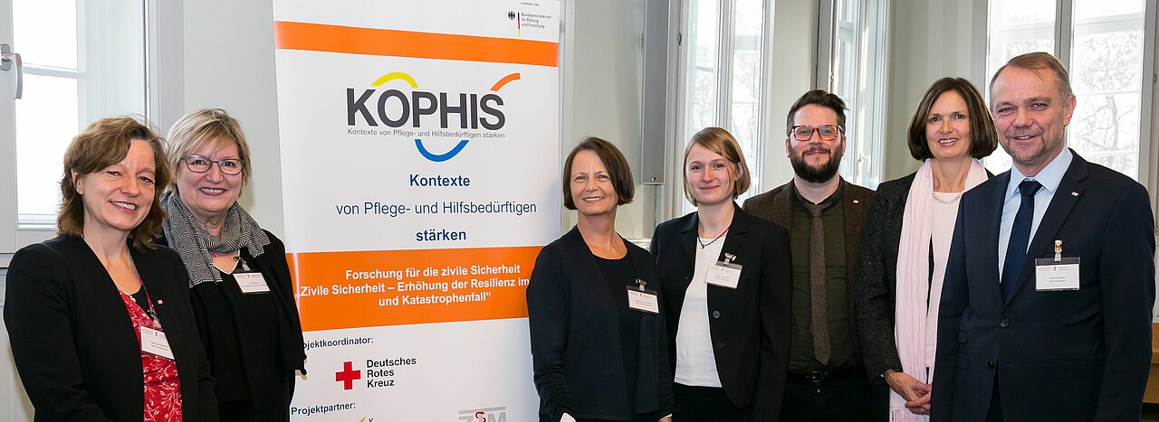 Conference Disaster Management and Care 23./24. January 2019 in Tübingen (f.l.t.r. Dr. Heidi Oschmiansky, Ulrike Würth, Prof. Regina Ammicht-Quinn, Annette Händlmeyer, Matthias Max, Sabine ten Hagen-Knauer, Dr. Volkmar Schön) © DRK e.V.   