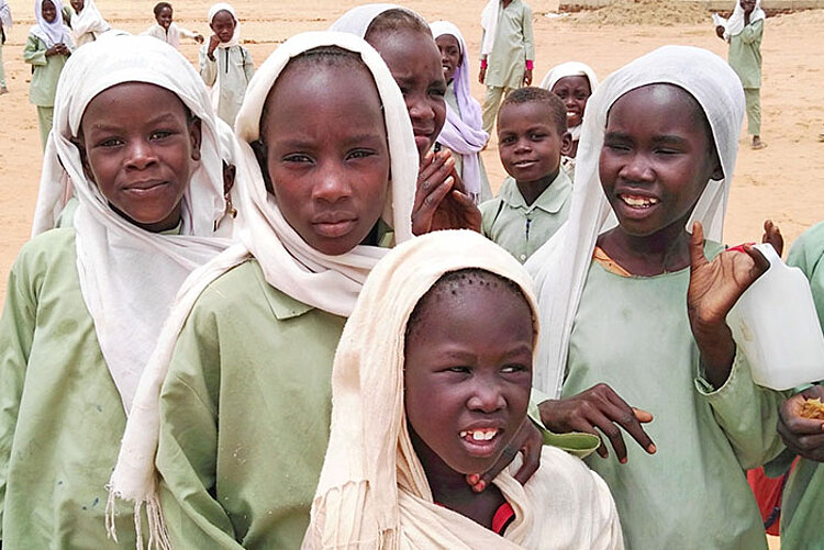 Kinder im Sudan erhalten neue Klassenräume