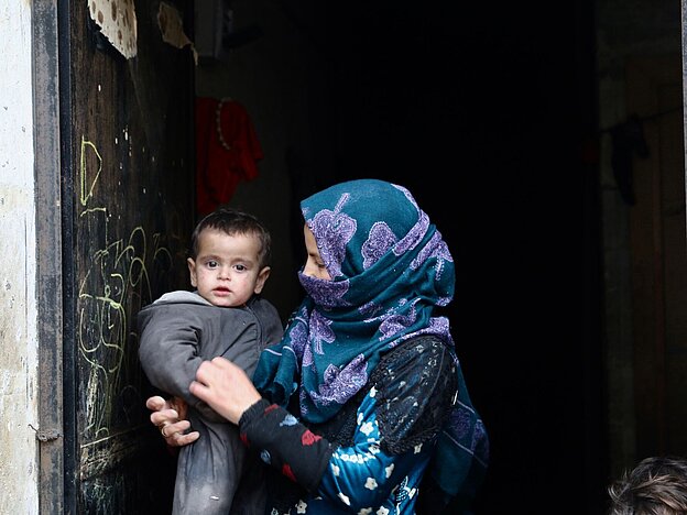 Frau mit Kind in Syrien