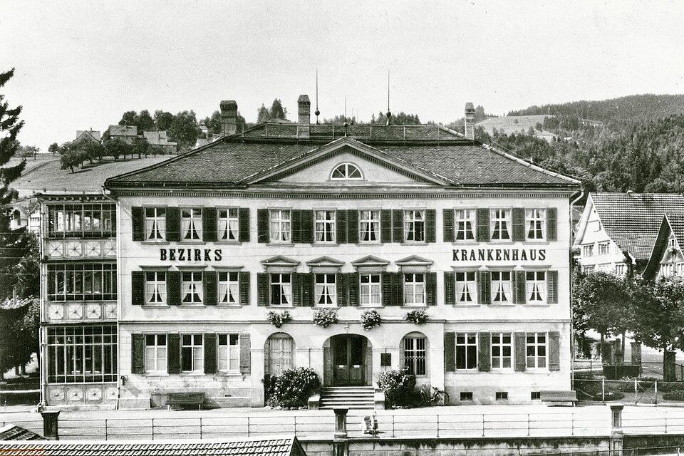 Schwarz-weiß-Bild Krankenhaus Heiden