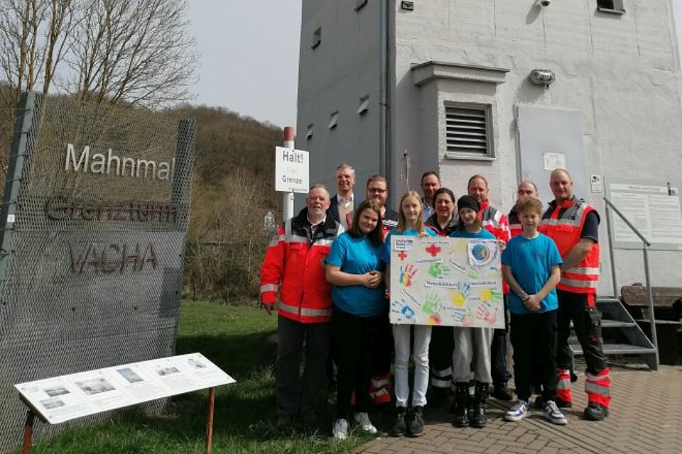 Ehrenamtliche des KV Bad Salzungen mit der DRK-Fackel