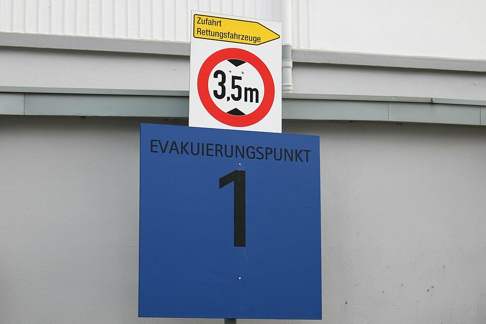 Picture of a street sign
