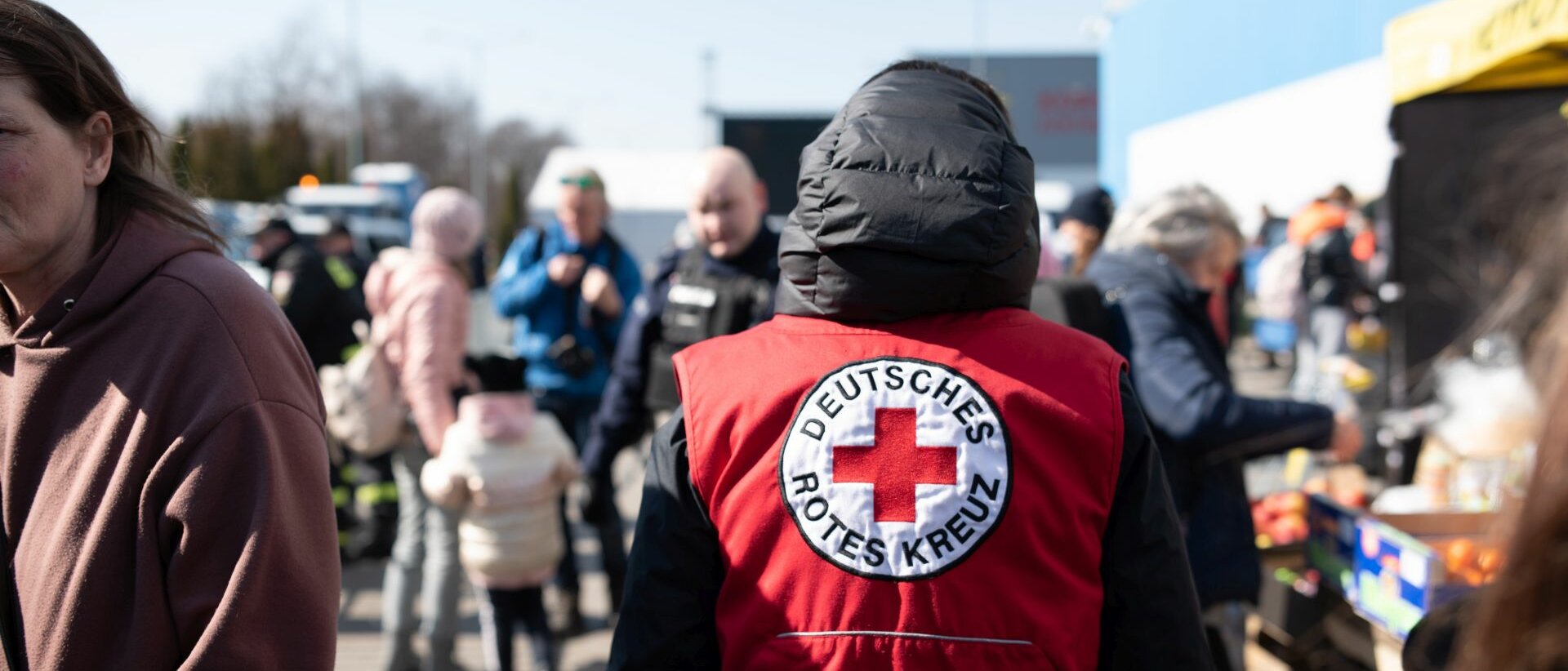 Bewaffneter Konflikt in der Ukraine: Mitarbeiterin des DRK an der polnisch-ukrainischen Grenze