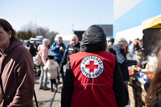 Bewaffneter Konflikt in der Ukraine: Mitarbeiterin des DRK an der polnisch-ukrainischen Grenze