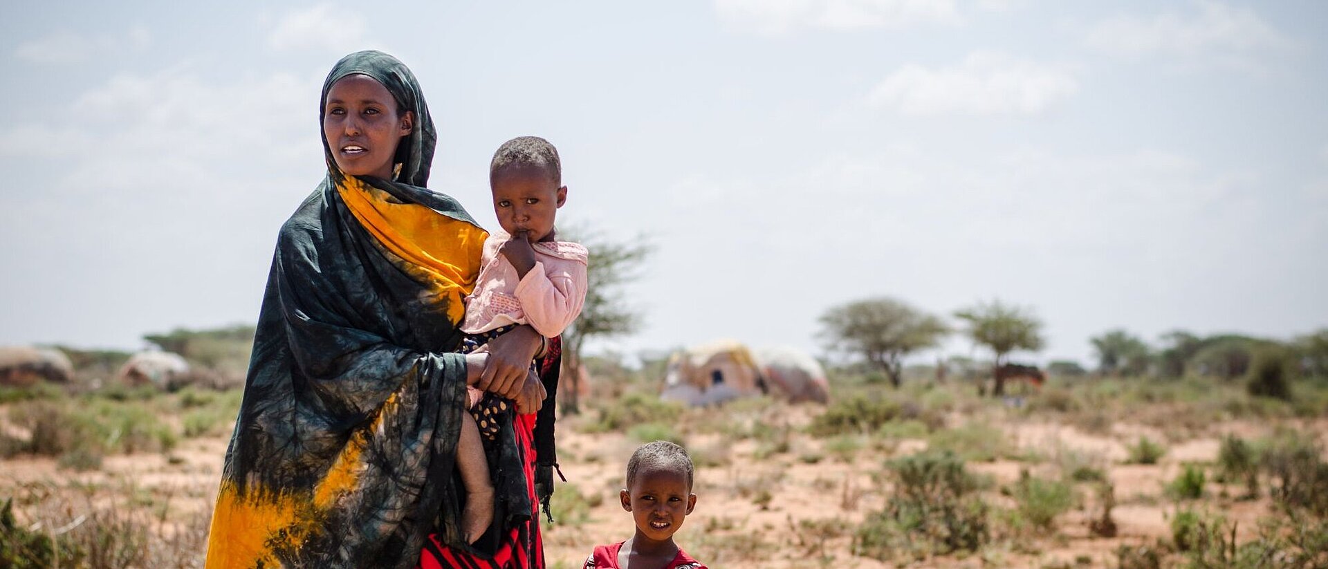 Frau mit Kindern in Somalia 