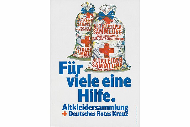 DRK-Plakat mit Altkleidersäcken und Aufschrift