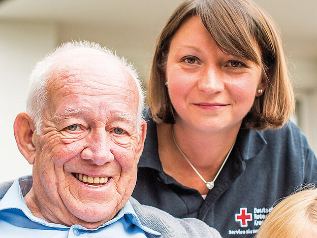 Foto: Ein Senior, ein Mädchen und eine Frau