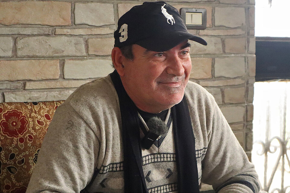 Portrait eines syrischen Mannes mit Basecap