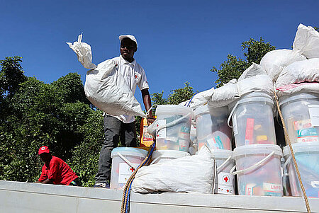 Hilfsgüterverteilung in Mosambik