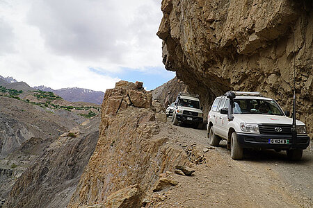 Begehung für Katastrophenvorsorge: Gefährliche Gebirgsstraßen in Chitral, Pakistan
