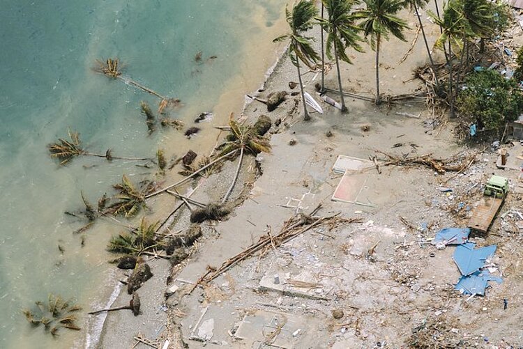 Luftbild von der Zerstoerung bei Palu nach dem Tsunami