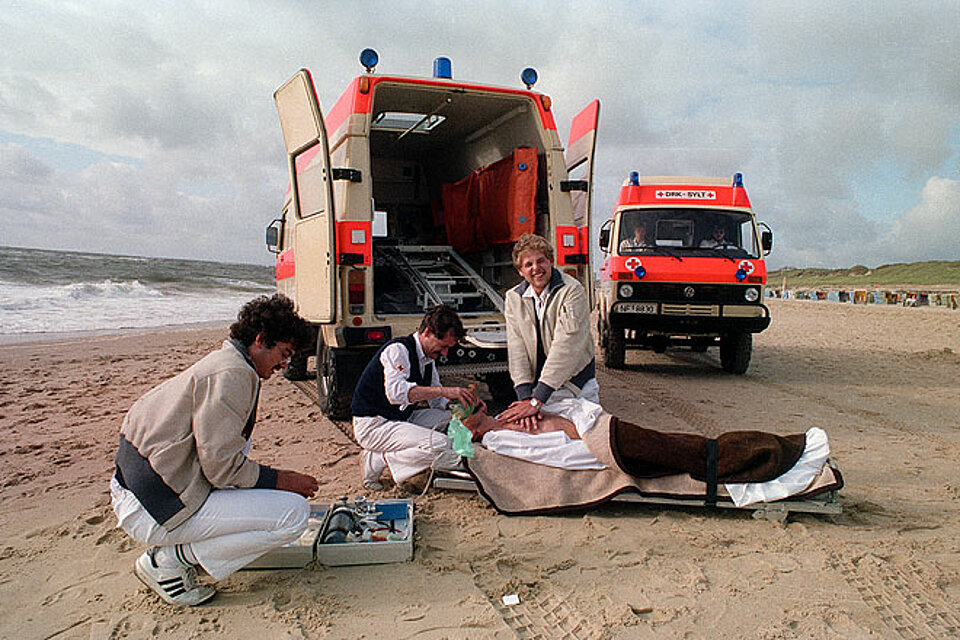 Ein Einsatz der Wasserwacht am Strand von Sylt 