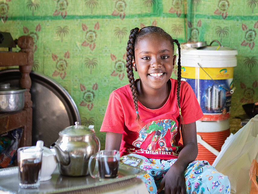 Sudanesisches Mädchen in temporärer Unterkunft im Südsudan