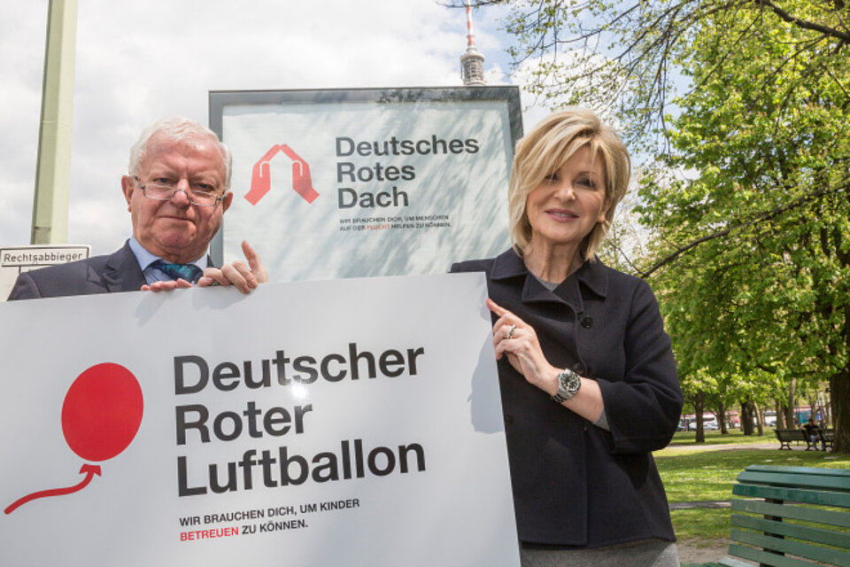 Deutsches Rotes Kreuz, Kampagne, Werbung, Plakatkampagne, Werbefläche, Ströer, Kampagnenmotive, Eigenwerbung, Marketing, Promotion, Plakatierung, Mediaaktivitäten, Kick off, Auftakt, Knopfdruck, Deutsches Rotes Dach, Deutscher Roter Luftballon