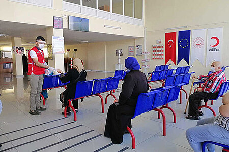 Wartebereich in einem Gemeindezentrum des Türkischen Roten Halbmonds