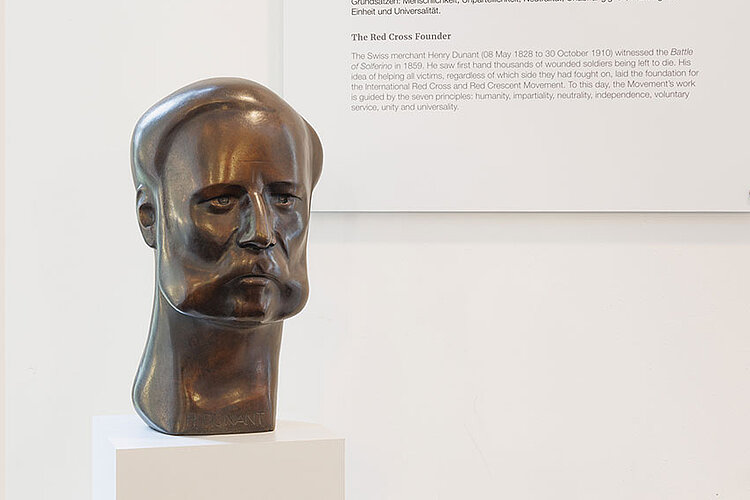 Bronzebüste von Henry Dunant mit Infotafel