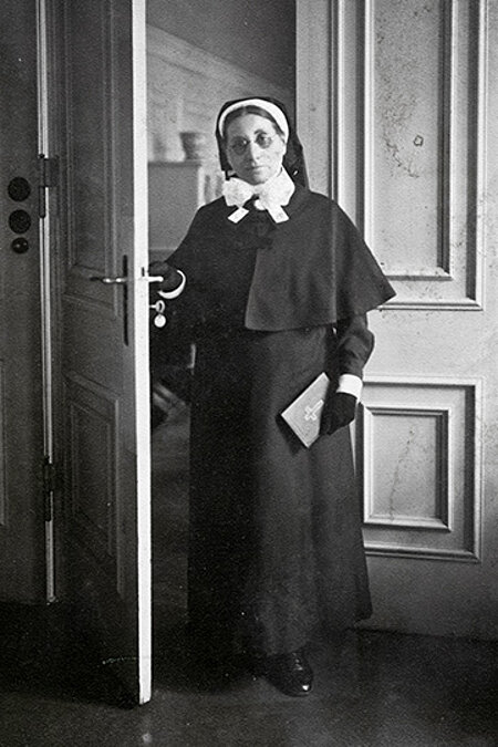 Porträt einer Schweriner DRK-Schwester vor 1933