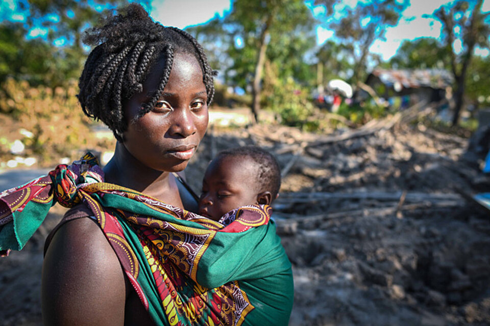 Humanitäre Hilfe Foto: Mutter und Baby in Mosambik
