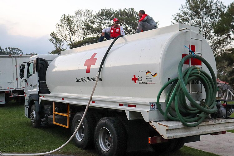 Wassertruck und Schläuche