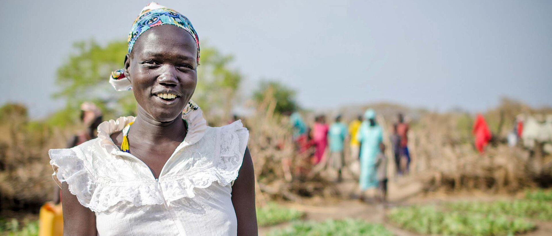 Rotkreuzhilfe in Südsudan Junge Südsudanesin lacht