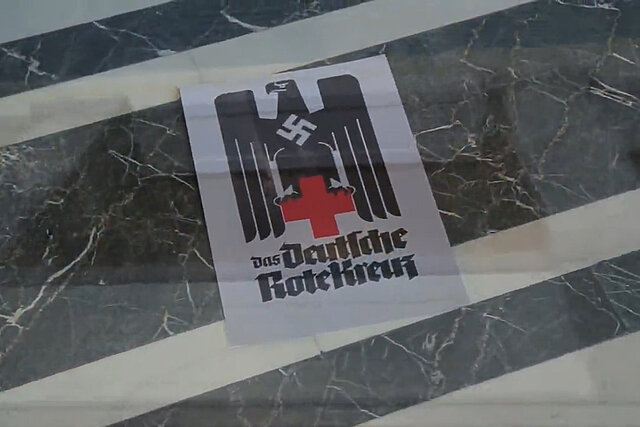 DRK-Plakat aus NS-Zeit auf Marmorboden