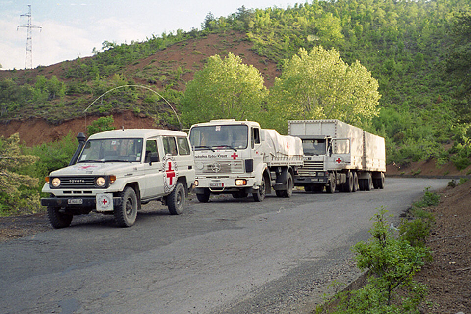 DRK-Hilfskonvoi im Kosovo-Krieg