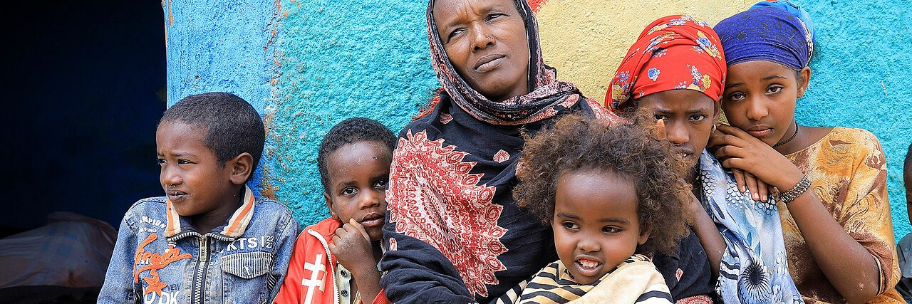 Äthiopische Mutter mit ihren fünf Kindern