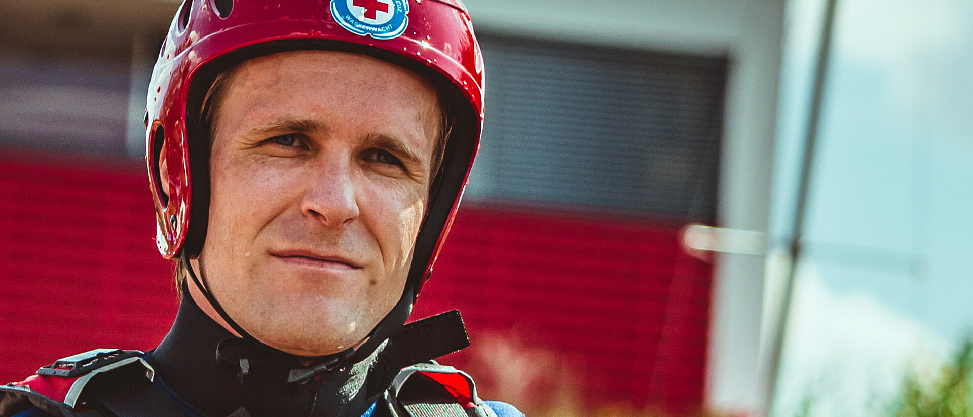 Foto: Wasserwachtler in Schutzausrüstung