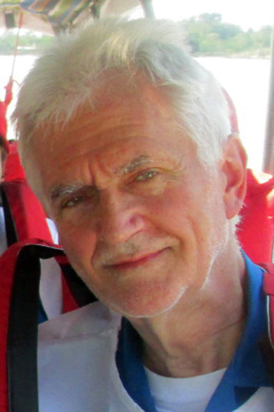 Foto: Portrait eines DRK-Mitarbeiters im Feld