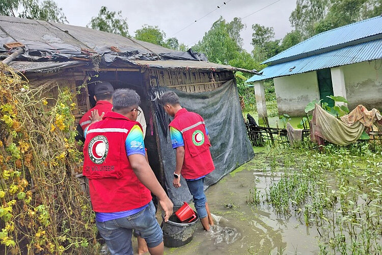 Einsatz in Bangladesch nach Monsunregen Einsatz in Bangladesch nach Monsunregen