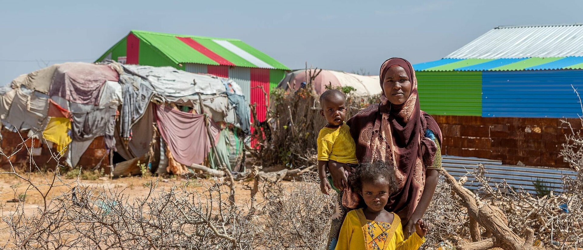 Frau mit Kindern in Somalia 