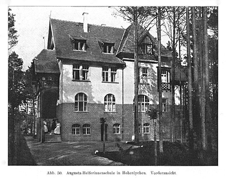 Zur weitläufigen, campusartigen Anlage der Heilstätten in Hohenlychen gehörte auch eine Schule für Schwesternhelferinnen (DRK)