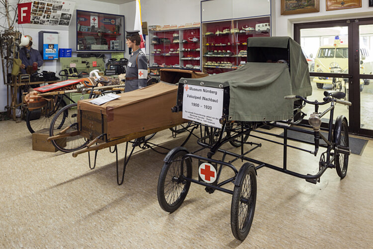 Rotkreuz-Museum Nürnberg: ein Veloziped (Nachbau), wie sie von 1900 bis 1920 in Gebrauch waren (Jörg F. Müller / DRK)