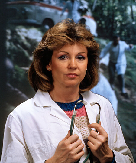 "Bereitschaft Dr. Federau", Folge "Rückfall", 1988: Hauptdarstellerin Uta Schorn als Bereitschaftsärztin Uta Federau (Stiftung Deutsches Rundfunkarchiv / Christine Nerlich)