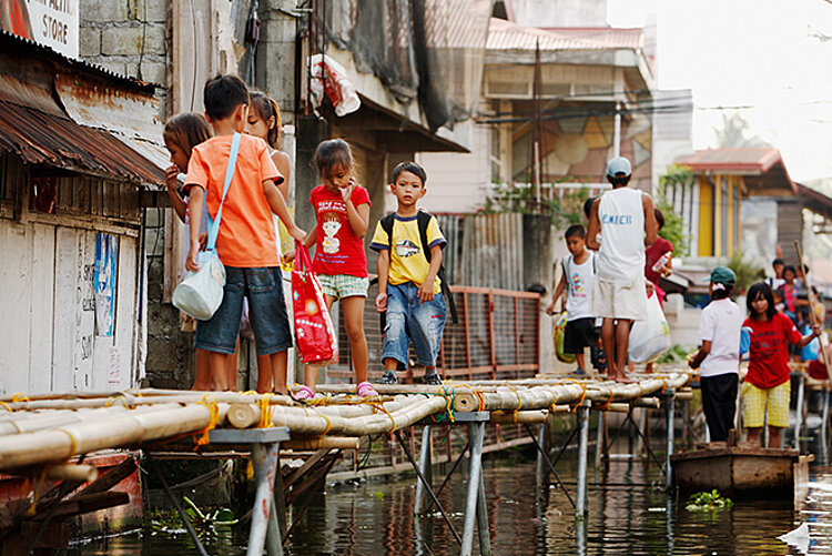 Spenden für die Philippinen: Kinder vor Ort