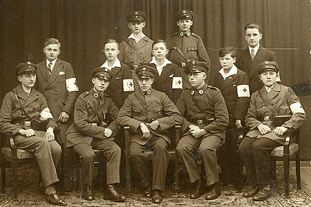 Gruppenfoto von Jugenrotkreuzlern 1932