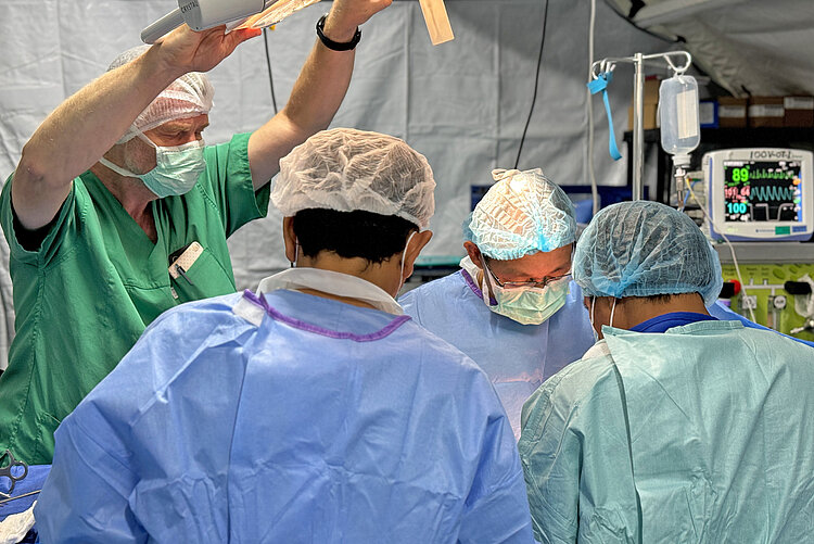 Operateure im Feldkrankenhaus in Rafah 