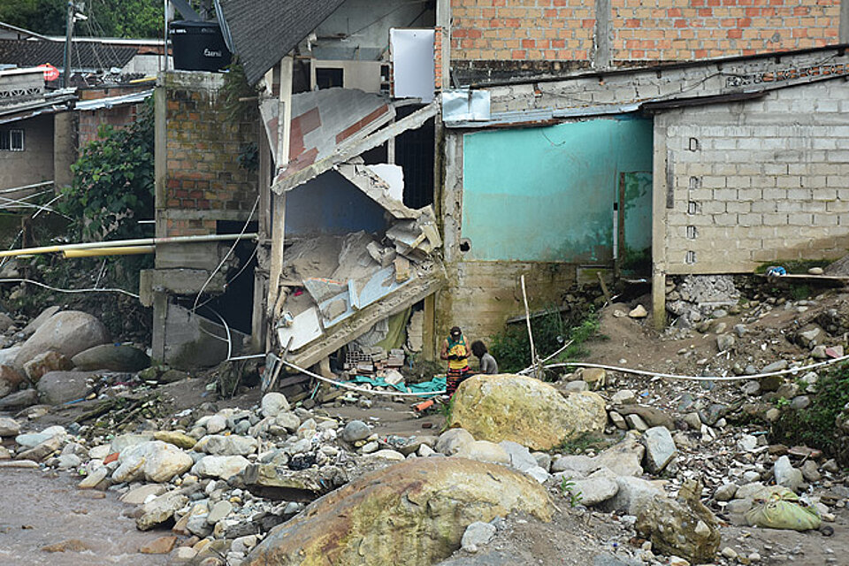 Ein eingestürztes Haus in Mocoa