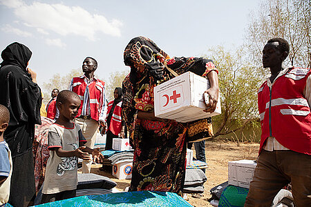 Hilfsgüterverteilung nach Extremwetterkatastrophe im Sudan