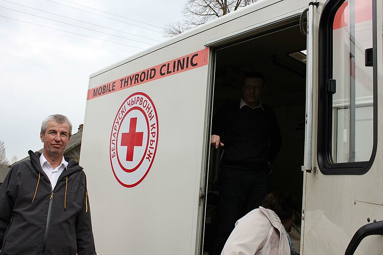 Eine mobile Schilddrüsenambulanz des Weissrussischen Roten Kreuzes unterwegs in der Region Mogilew. Hier werden kostenlose Schilddrüsen- und Brustscreenings vorgenommen (Linda Low / IFRK)