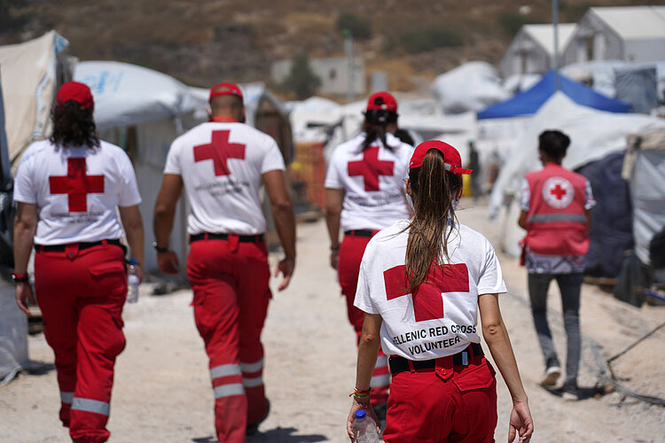 Griechische Freiwillige in Flüchtlingslager