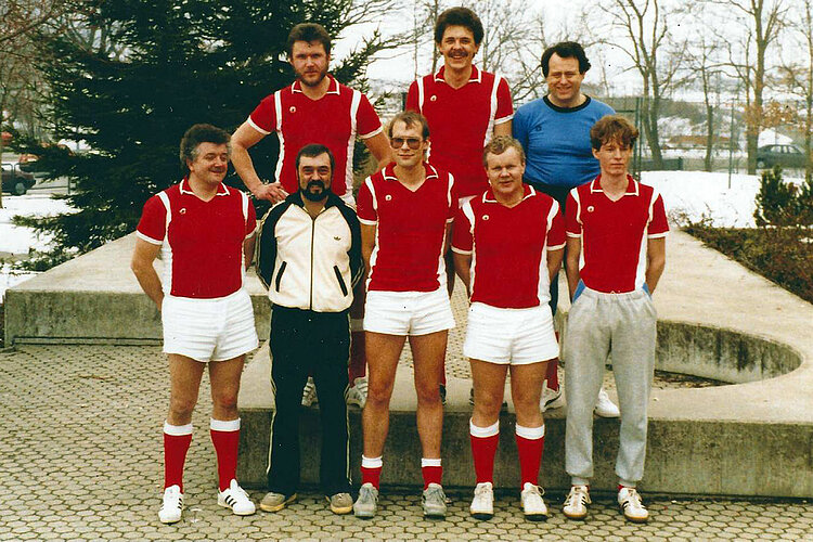 historisches Foto: Fußballmannschaft mit Gottfried Fleck