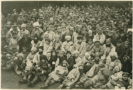 Heimkehrende Gefangene bei ihrer Ankunft im Hafen von Stettin, 1920 (IKRK)