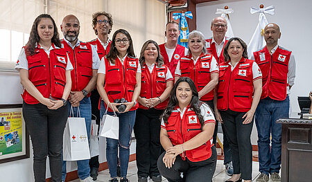 Gruppenbild mit dem Guatemaltekischen Roten Kreuz