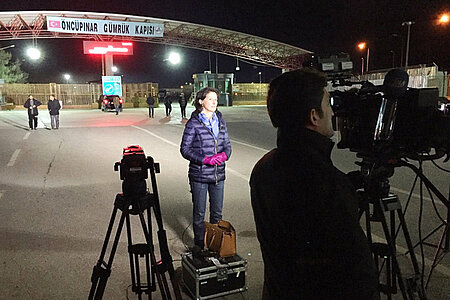 Foto: Liveberichterstattung von Antonia Rados an türkisch-syrischer Grenze